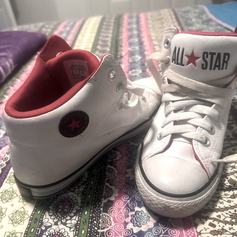 White Leather Chuck Taylor Converse. Like new!!!